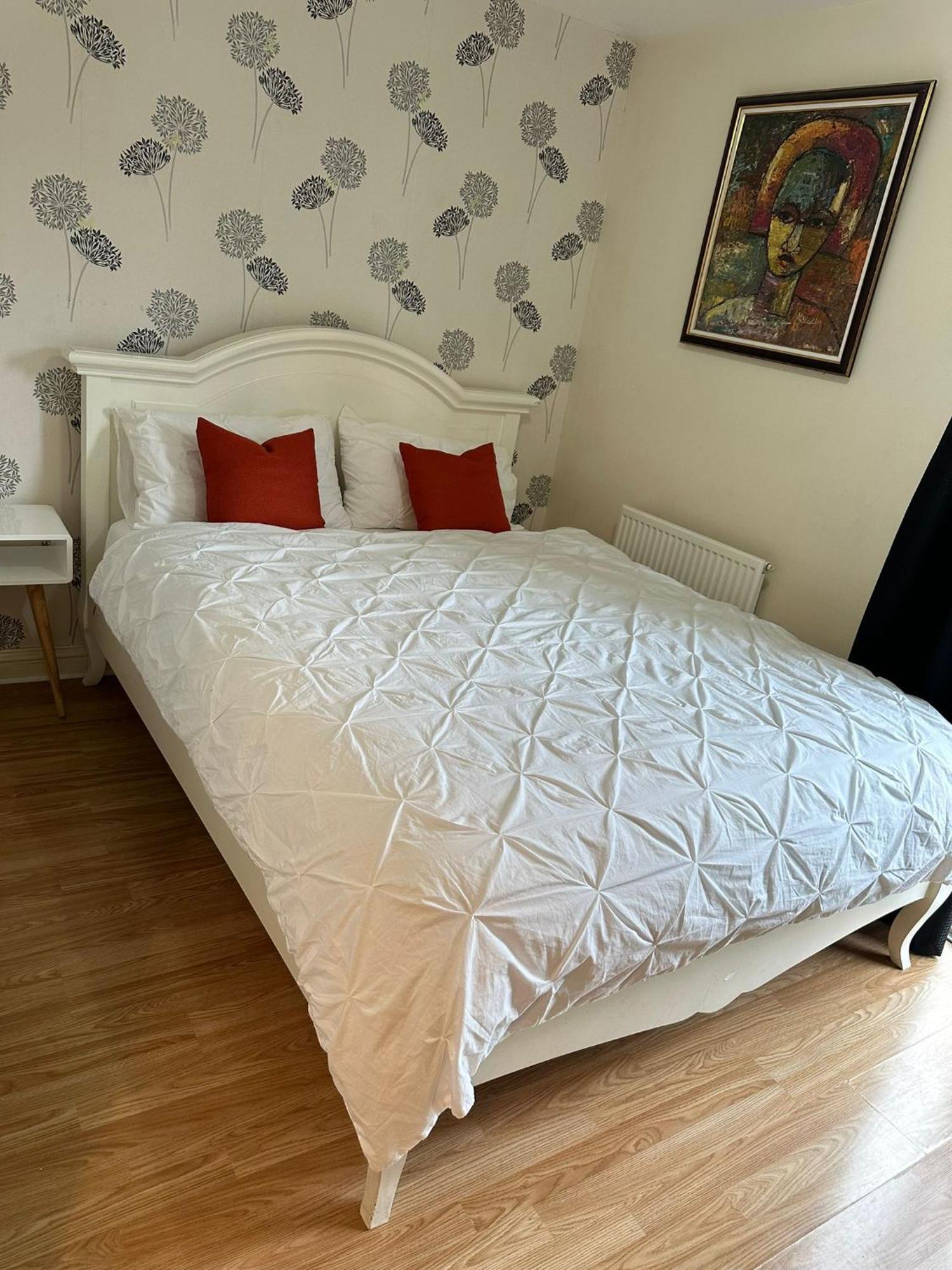 Tony'S Court Beautifully Furnished 2 Bedrooms Apartment Edgware ภายนอก รูปภาพ